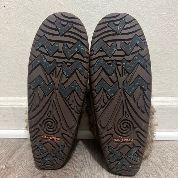 Manitobah Waterproof Keewatin Mukluk boot in suede with rabbit fur trim Size 9 - Picture 6 of 7